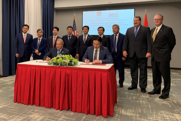 1 AES and PV Gas sign Joint Venture Agreement for Son My LNG Terminal